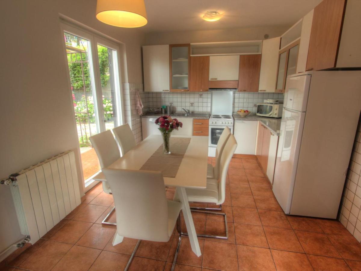 Apartman Lena Опатия Екстериор снимка